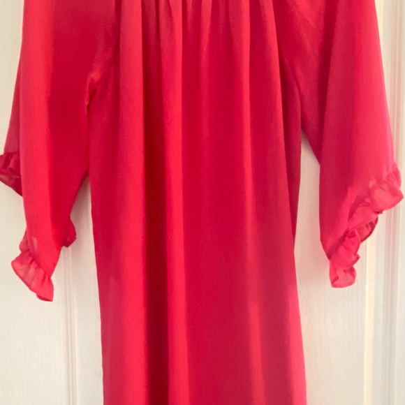 Lulu’s Fuchsia Top S - Picture 2 of 6